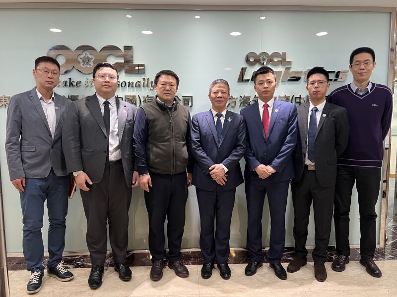 集團(tuán)高層拜訪大連OOCL