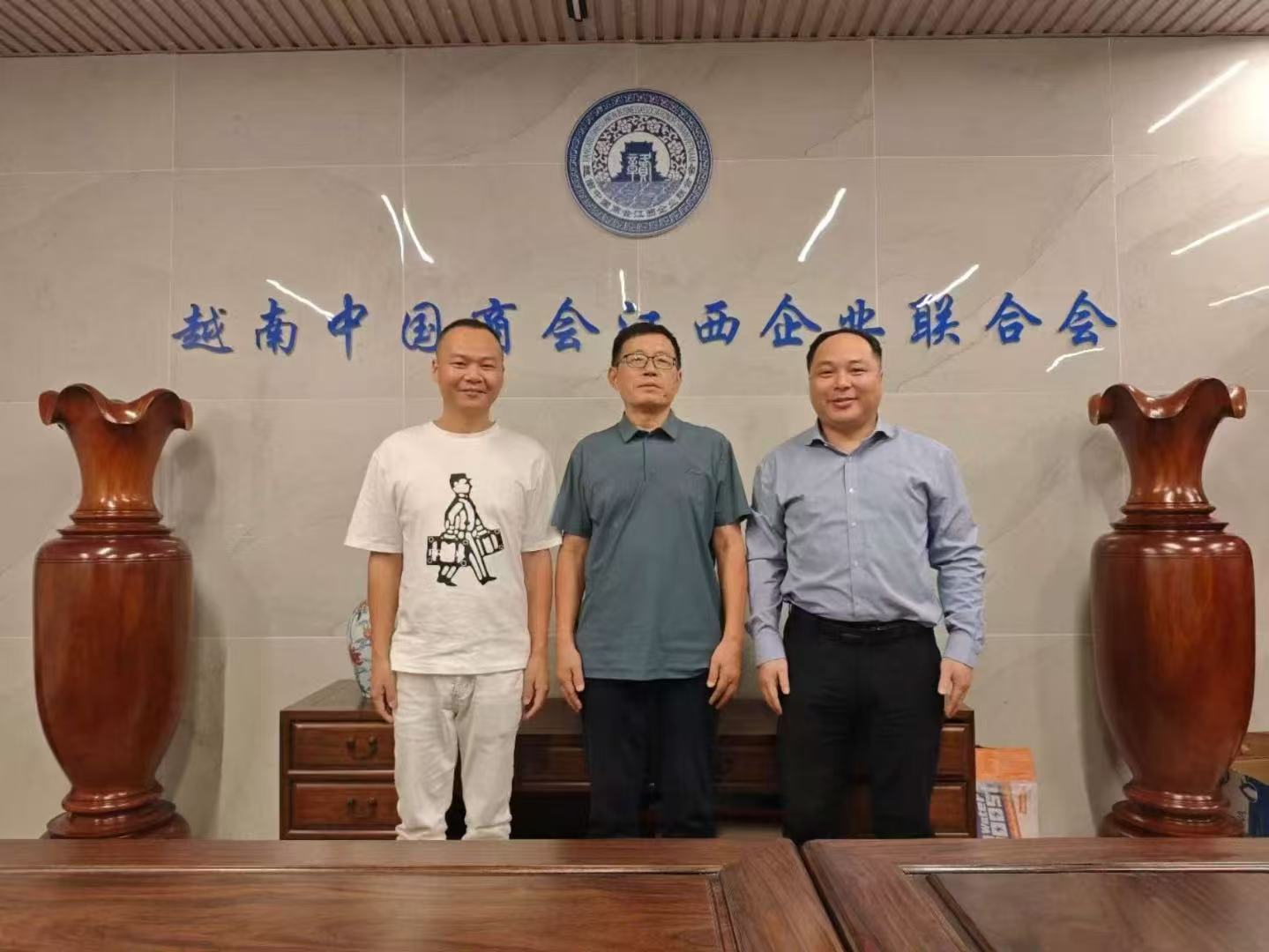 越南張總拜訪越南中商會江西企業(yè)聯(lián)合會彭會長
